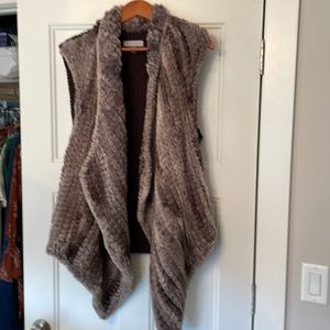 Bagatelle Faux fur front vest, brown knitted back 2x Brand new never worn